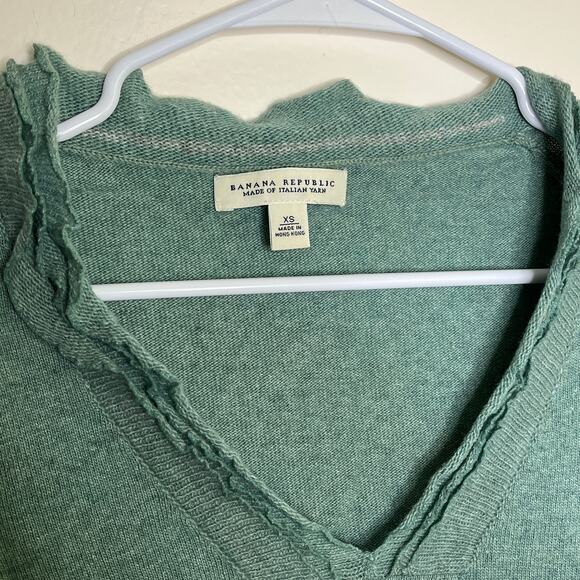Banana Republic Wool Cashmere Blend Long Sleeve Sweater V Neck Green XS Womens - Picture 2 of 4